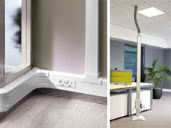 Kabelgoot met wandcontactdozen langs een wand, en een kantoorruimte met een installatiezuil